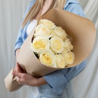 9 кремовых роз (сорт Кендл Лайт)