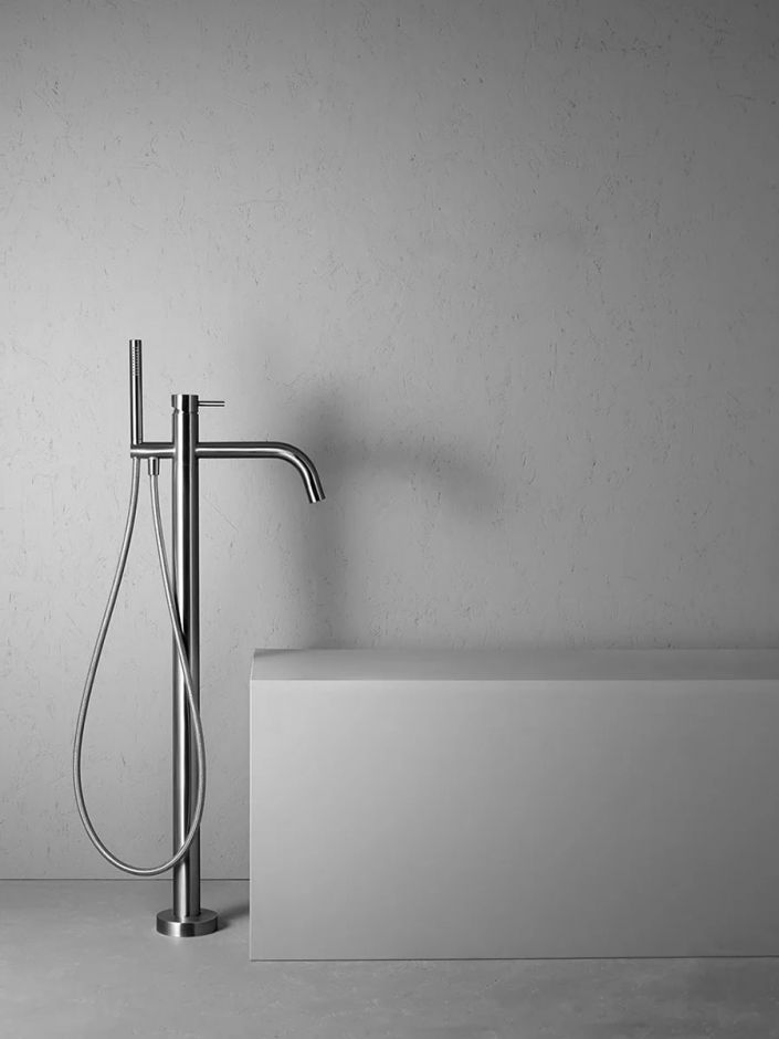 Смеситель для ванны и душа Quadro design Source 12 62/1 напольный ФОТО