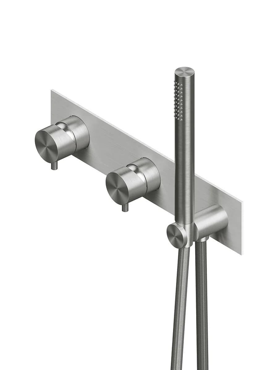 Смеситель для душа Quadro design Source 13 68R.00 AS три отверстия цена от 100 850 ₽ Фото Смеситель для душа Quadro design Source 13 68R.00 AS три отверстия