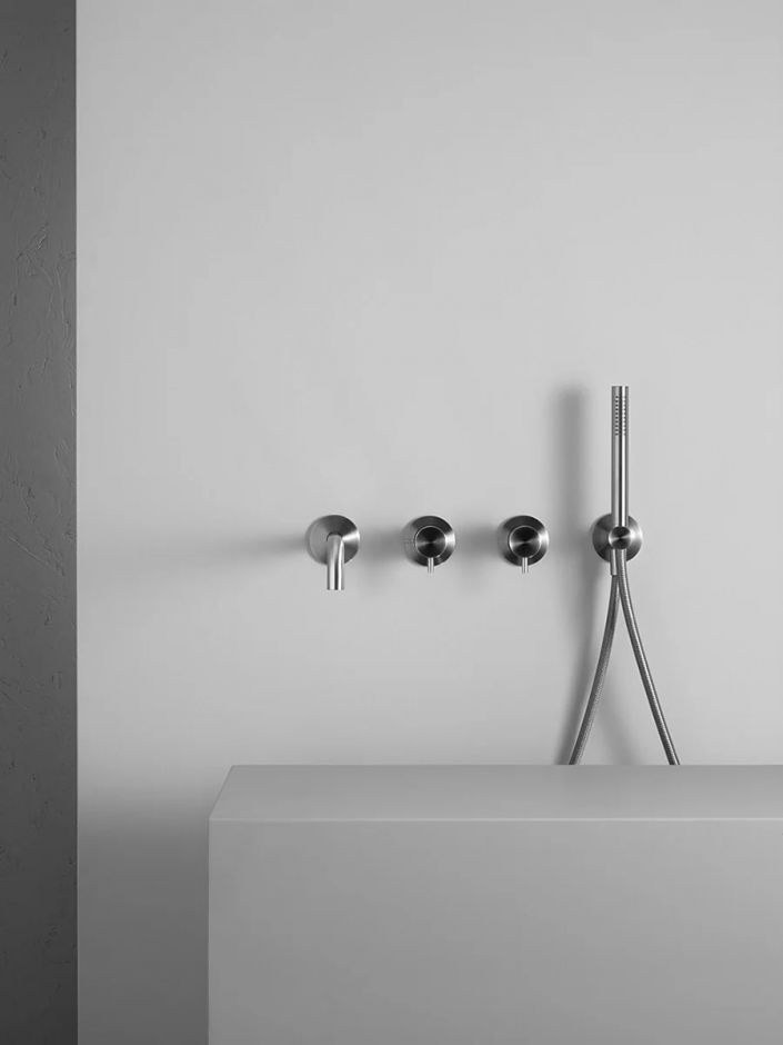 Смеситель для ванны и душа Quadro design Source 13 69.00 четыре отверстия ФОТО