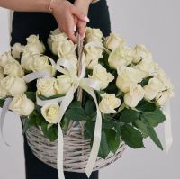 51 роза в корзине