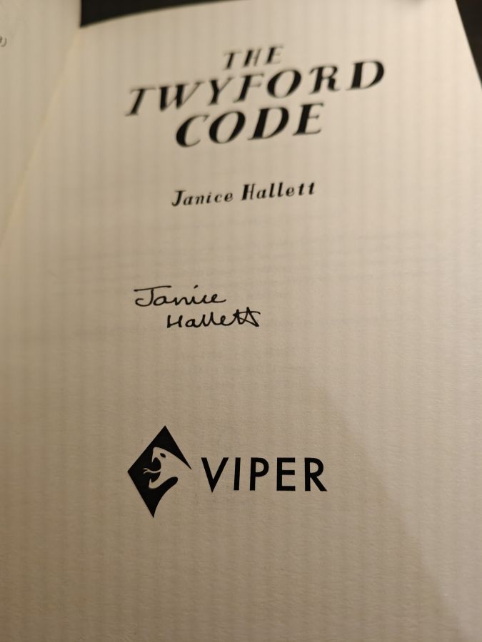 [подписана автором] the Twyford Code by Janice Hallett