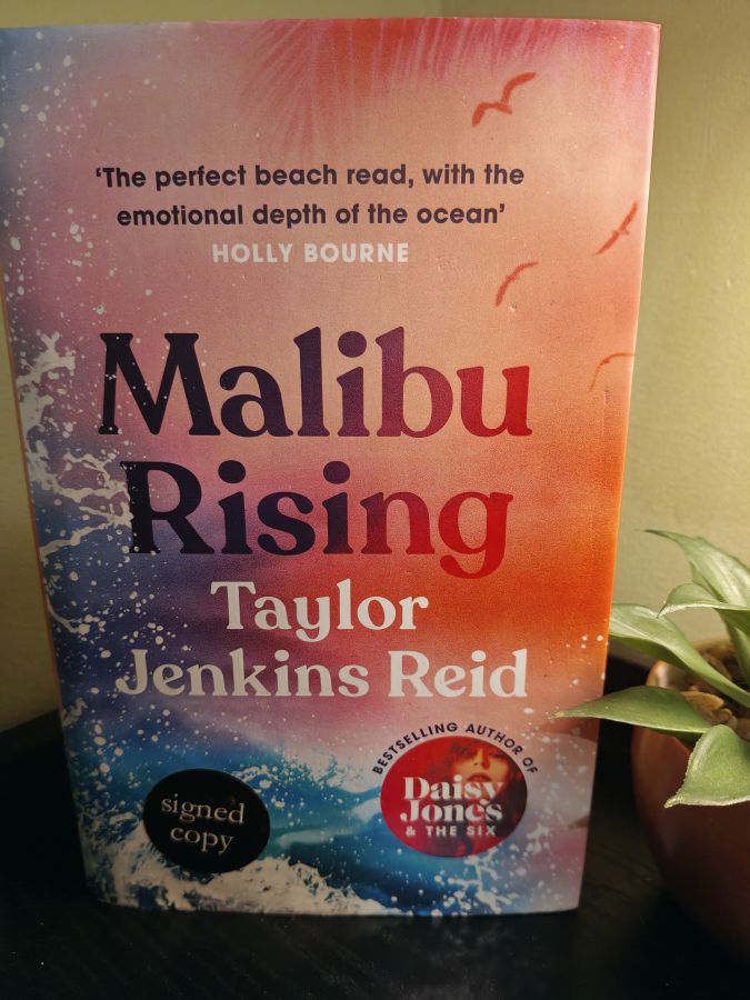 [подписана автором] Malibu Rising by Taylor Jenkins Reid
