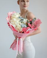 Букет с белыми французскими розами, диантусами и сухоцветами #1384