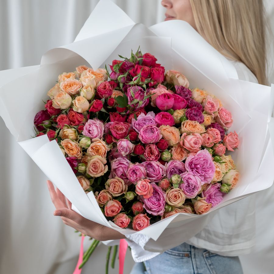 25 кустовых роз цвета микс