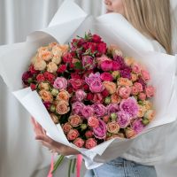 25 кустовых роз цвета микс