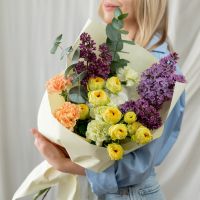 Сборный букетс с сиренью