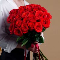 Алая роза от 9 шт (60 см, Эквадор)