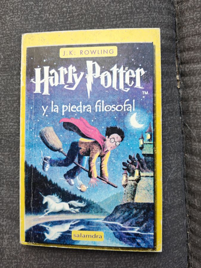 Harry Potter y la piedra filosofal / Гарри Поттер на испанском маленькая