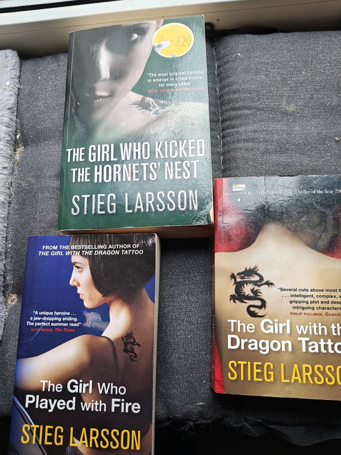 The girl with the dragon tattoo 1-3 три части по-английски