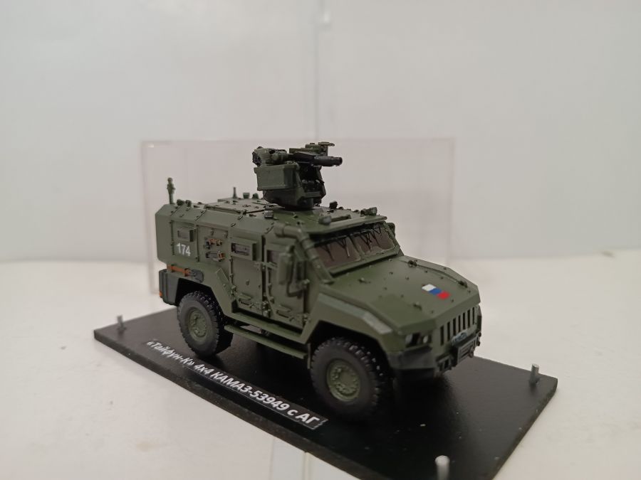 Разведывательная машина «Тайфун-К» 4х4 К-53949 с АГ (1/72)