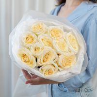11 кремовых роз (сорт Кендл Лайт)