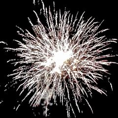 Фейерверк РК7034 Русские каникулы (0,7" х 100) Фейерверк РК7034 Русские каникулы (0,7" х 100)