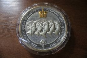 Ниуэ 80 долларов "Ее Величество королева Елизавета II" 2022 год Proof 1 кг серебра