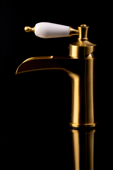 Однорычажный смеситель на горизонтальную поверхность для раковины Boheme Vogue 211 ФОТО