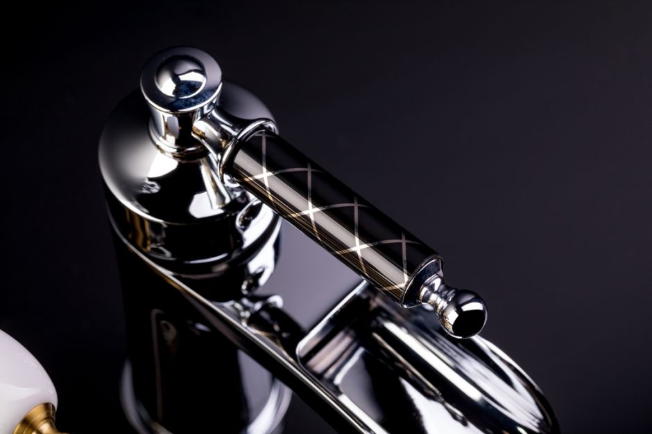 Однорычажный смеситель на горизонтальную поверхность для раковины Boheme Vogue 221 ФОТО