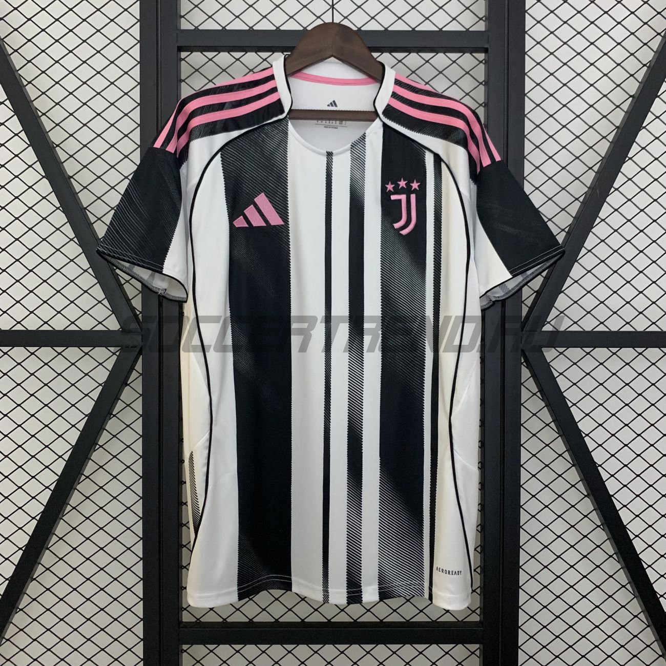Домашняя форма Juventus 25/26