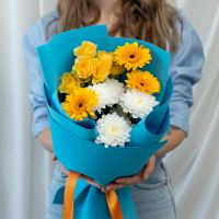 Комплимент с желтыми георгинами