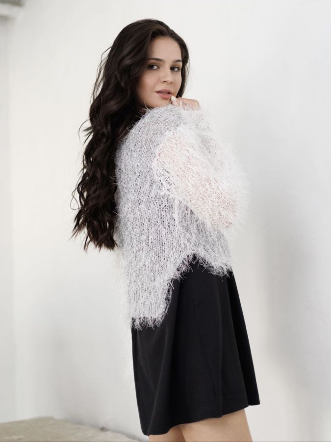 Паутинка пушистая ручной работы