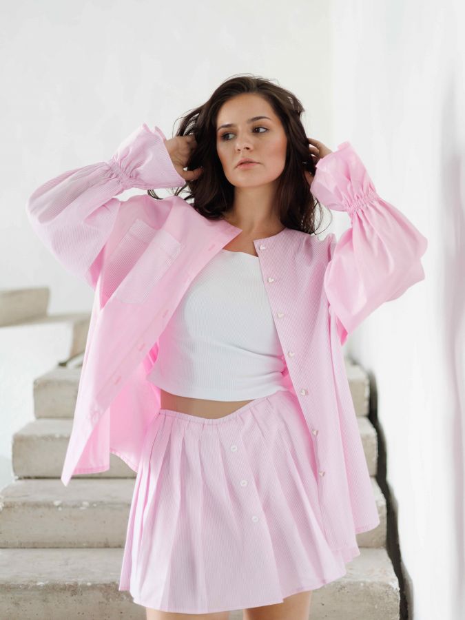 Рубашка розовая в полоску без воротника