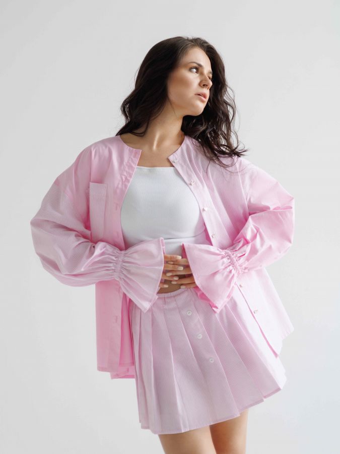 Рубашка розовая в полоску без воротника