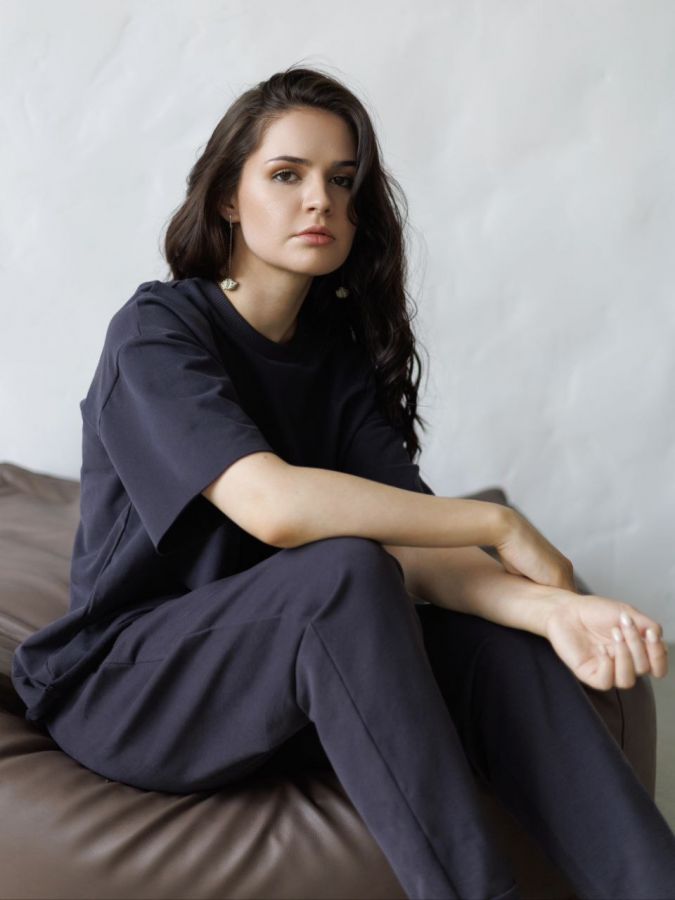 Брюки с защипами графит