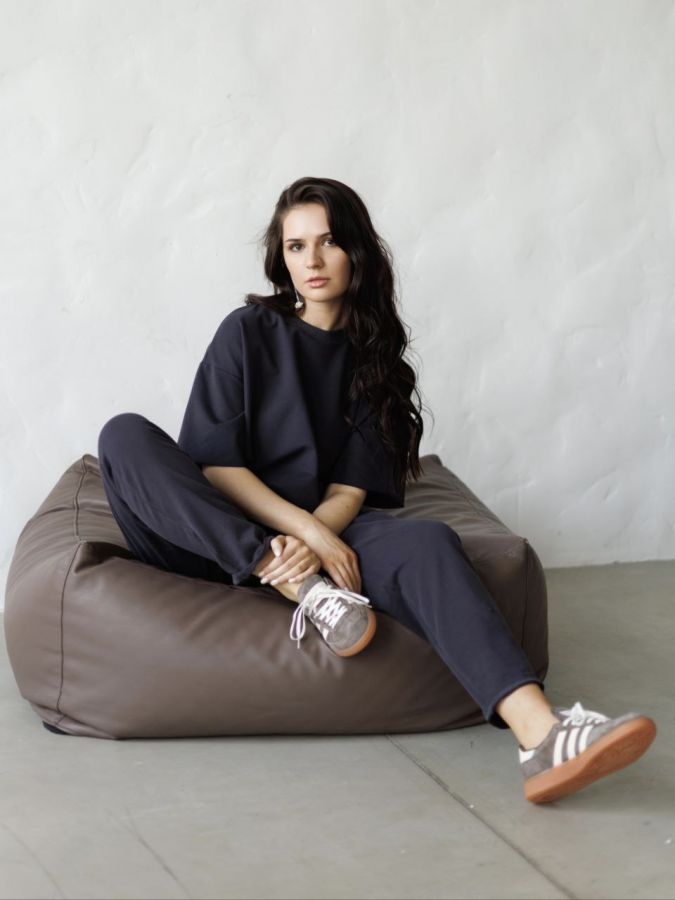 Брюки с защипами графит