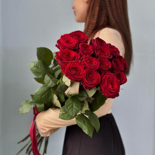 15 красных роз (70см)