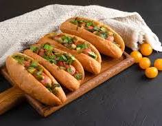 Хот дог со сливочной сосиской