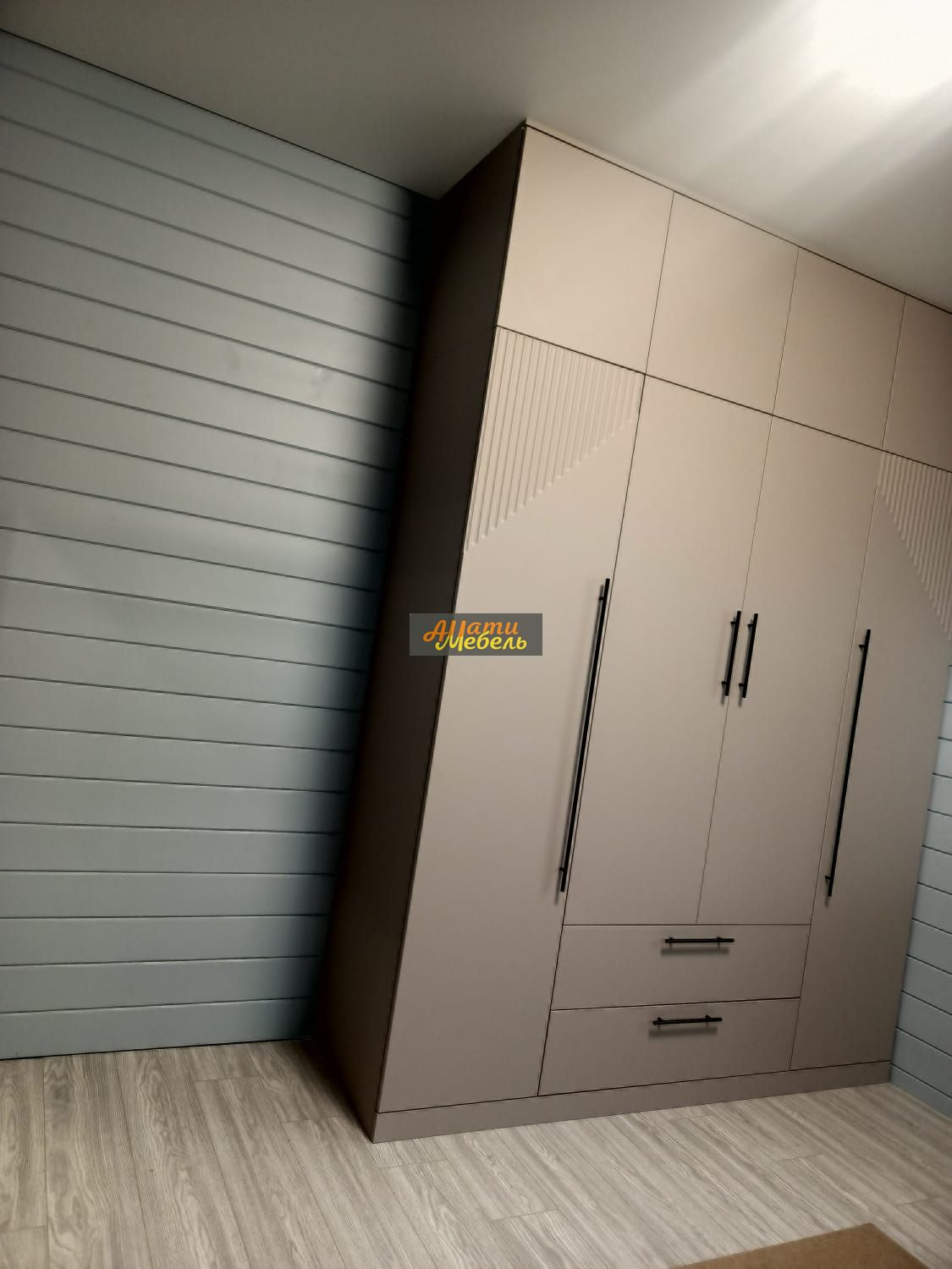 шкаф в спальню девочке