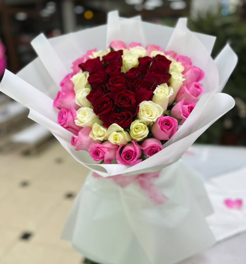 Букет из 47 кенийских роз в форме сердца