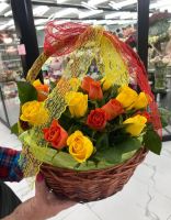 Корзина из 21 кенийской розы 40 см