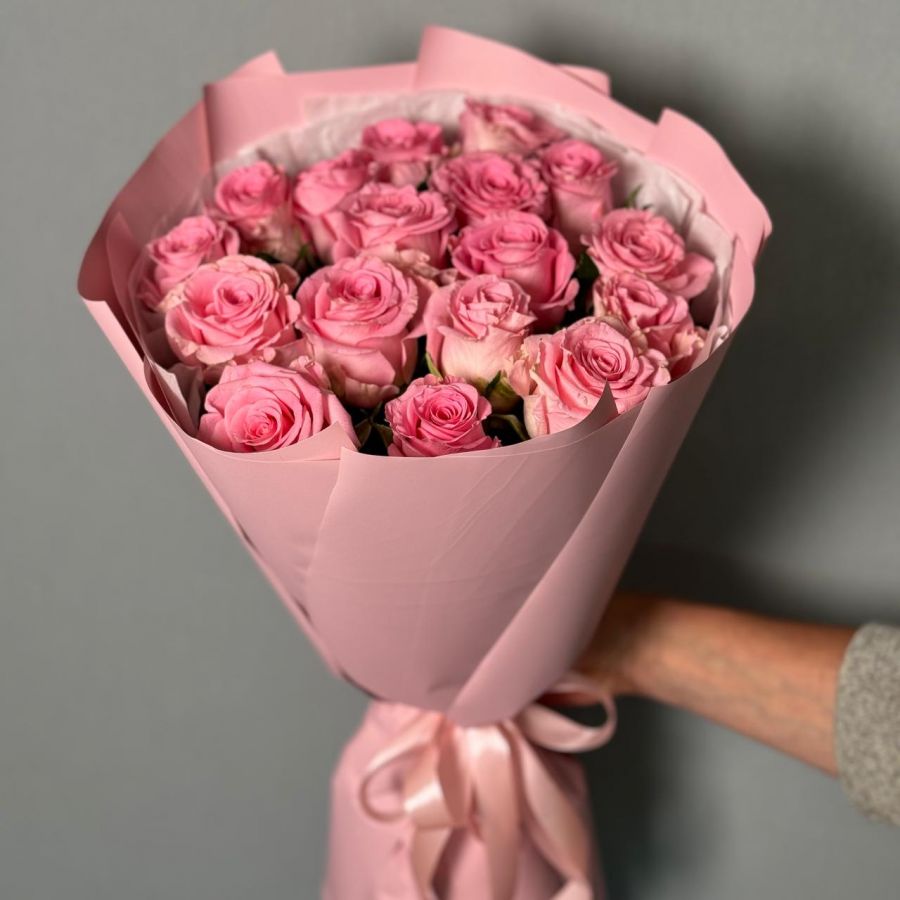 Букет розовых роз 17шт