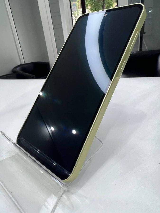Samsung Galaxy A35 дисплей оригинал в рамке с разбора мелкие потертости желтая рамка