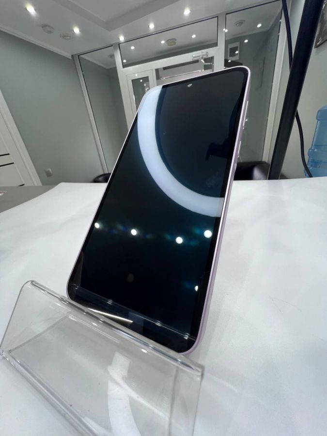 Samsung Galaxy A35 дисплей оригинал в рамке с разбора мелкие царапины фиолетовая рамка