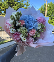 Букет из пионов, гортензии и эустомы