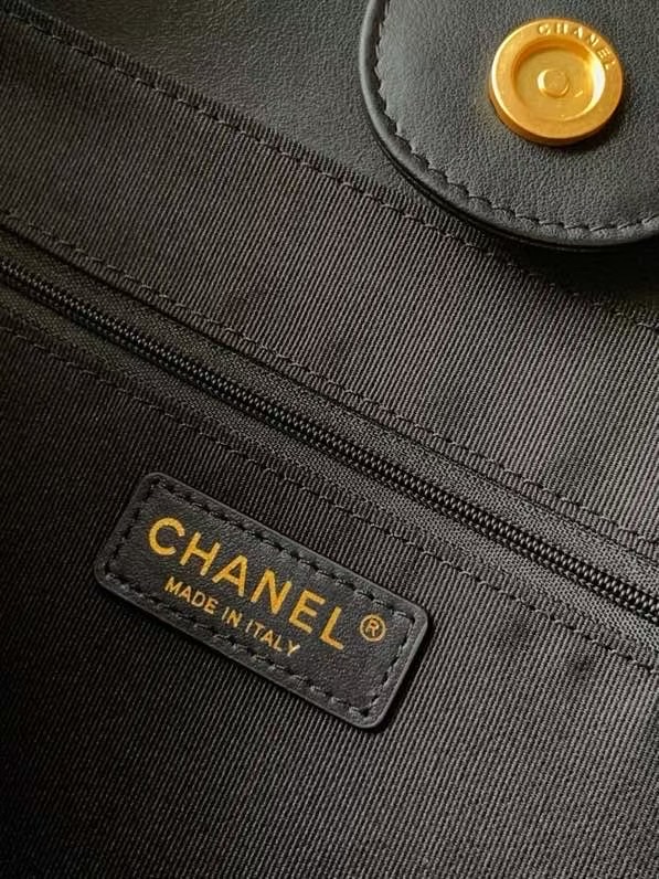 CHANEL 50x30x22 cm