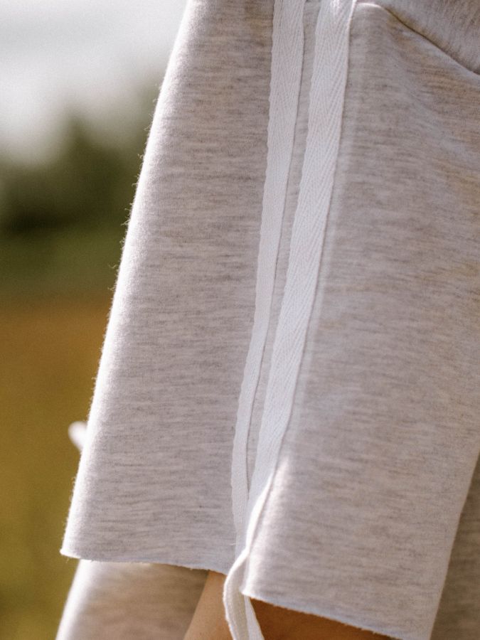 Футболка оверсайз серая с лампасами