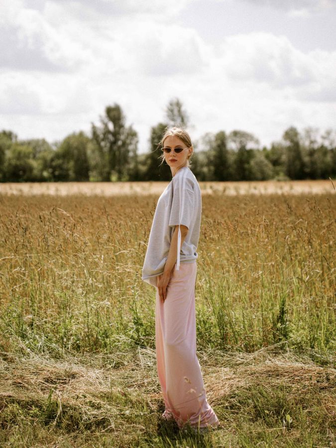 Футболка оверсайз серая с лампасами