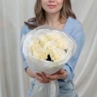 Розы белые Эквадор в упаковке