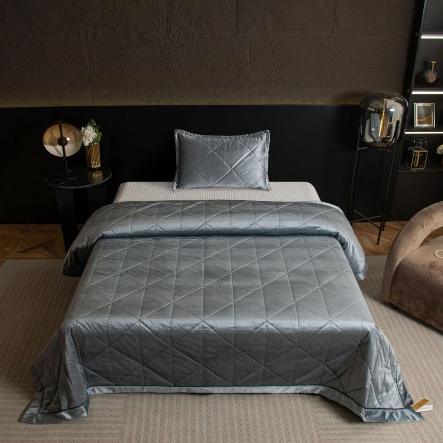 Велюровое покрывало в клетку OVL039