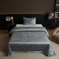 Велюровое покрывало в клетку OVL039