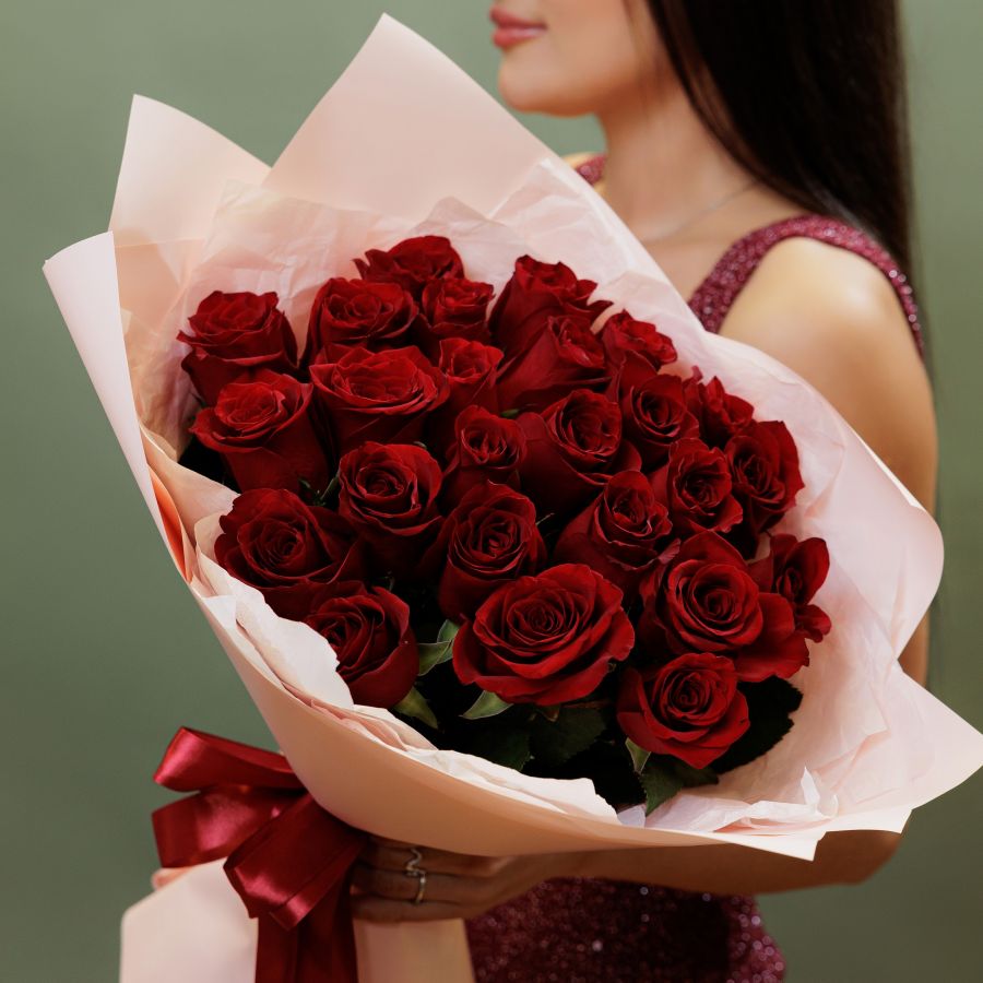 25 красных роз