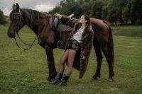 Рукава выполнены впервые в худож. выкладке шкур - орнаментом! Для искушенных!