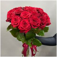 15 красных роз 60 см