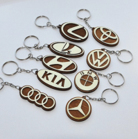 Брелки из дерева с марками авто