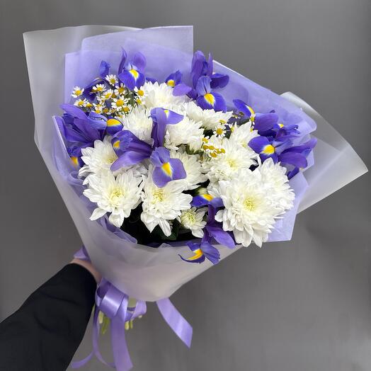 Ирисы и хризантема