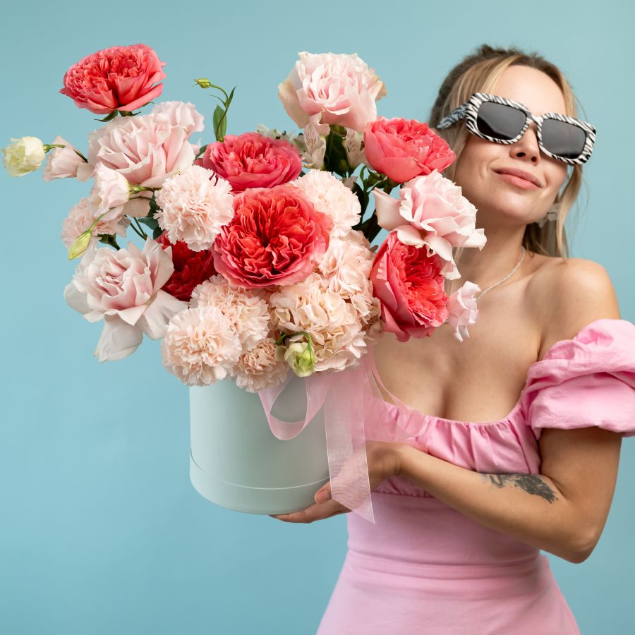 Шляпная коробка голубая размер L