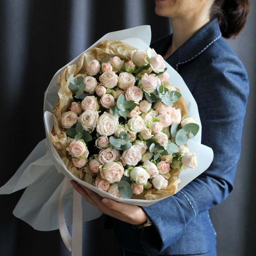 Букет из пионовидных кустовых роз 15 шт