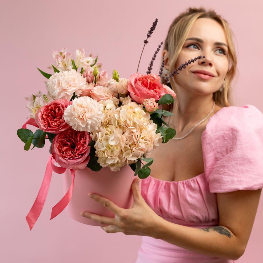 Шляпная коробка с лавандой и гортензией